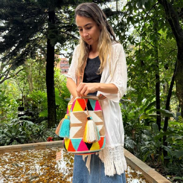 Handmade Large Wayuu bag, Colombian mochila wayuu. Ancient and precious piece of art made by indigenous. Exclusive and unique design. Shoulder or crossbody crocheted bag. Gift ready! - Image 5
