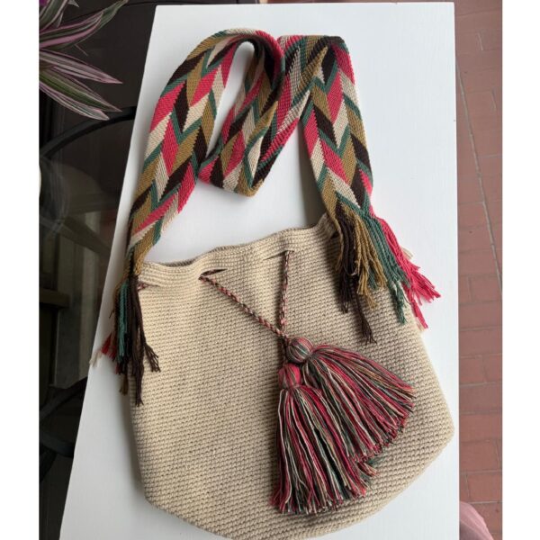 Mochila Wayuu beige. Handmade Large Wayuu bag, Colombian mochila wayuu. - Image 4