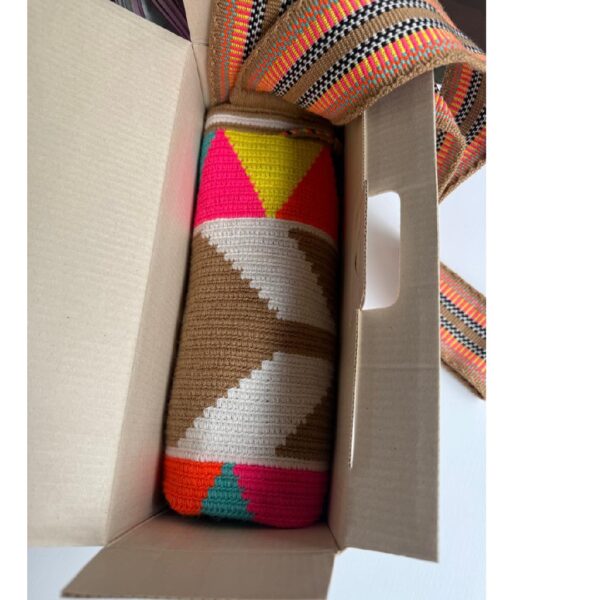 Handmade Large Wayuu bag, Colombian mochila wayuu. Ancient and precious piece of art made by indigenous. Exclusive and unique design. Shoulder or crossbody crocheted bag. Gift ready! - Image 6
