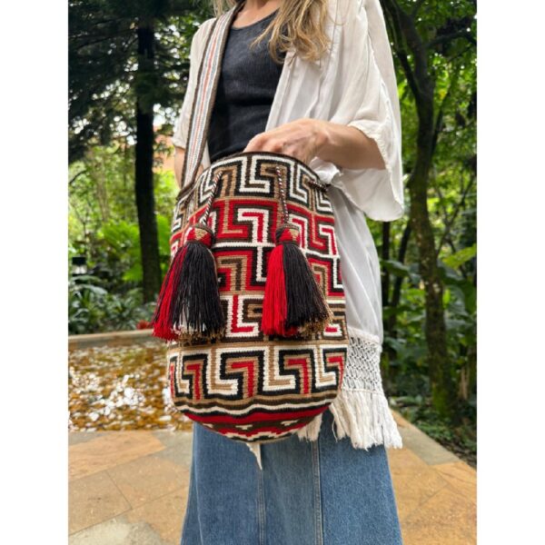 Black and red pattern wayuu bag. Handmade Large Wayuu bag, Colombian mochila wayuu. - Image 6