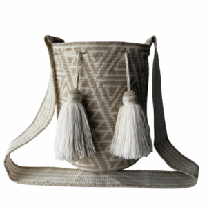 Handmade Medium Wayuu bag, Colombian mochila wayuu. Ancient and precious piece of art made by indigenous. Exclusive and unique design. Shoulder or crossbody crocheted bag. Gift ready!