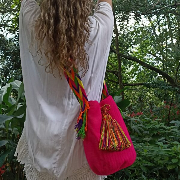 Mochila wayuu fucsia. Handmade Large Wayuu bag, Colombian mochila wayuu. - Image 3