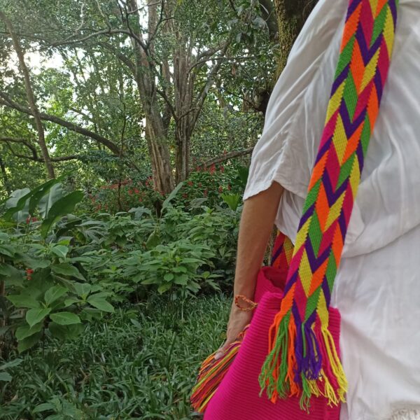 Mochila wayuu fucsia. Handmade Large Wayuu bag, Colombian mochila wayuu. - Image 5