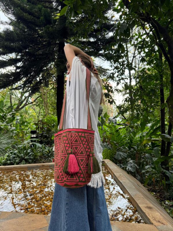 Handmade Large Wayuu bag, Colombian mochila wayuu. Ancient and precious piece of art made by indigenous. Exclusive and unique design. Shoulder or crossbody crocheted bag. Gift ready! - Image 7