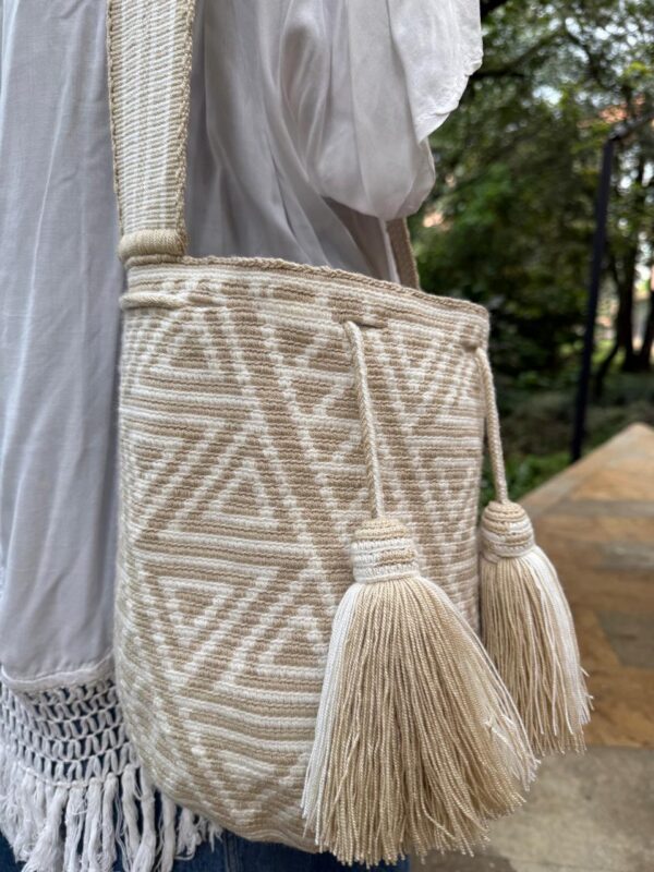 Handmade Medium Wayuu bag, Colombian mochila wayuu. Ancient and precious piece of art made by indigenous. Exclusive and unique design. Shoulder or crossbody crocheted bag. Gift ready! - Image 10
