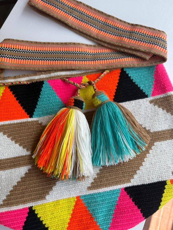 Handmade Large Wayuu bag, Colombian mochila wayuu. Ancient and precious piece of art made by indigenous. Exclusive and unique design. Shoulder or crossbody crocheted bag. Gift ready! - Image 7