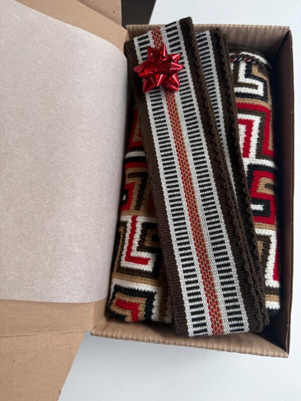 Black and red pattern wayuu bag. Handmade Large Wayuu bag, Colombian mochila wayuu. - Image 13