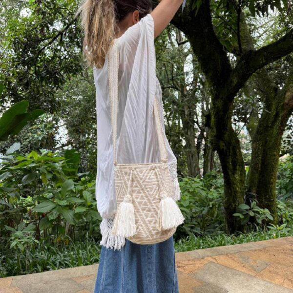 Handmade Medium Wayuu bag, Colombian mochila wayuu. Ancient and precious piece of art made by indigenous. Exclusive and unique design. Shoulder or crossbody crocheted bag. Gift ready! - Image 3