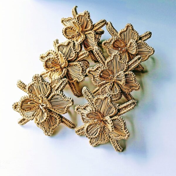 Orchid napkin rings made in iraca - Image 4