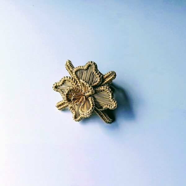 Orchid napkin rings made in iraca - Image 2